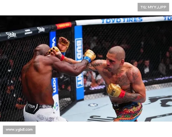 UFC 巴库直击:朗特里爆冷终结希尔,琼斯退役引爆格斗圈 UFC 巴库直击:朗特里爆冷终结希尔,琼斯退役引爆格斗圈